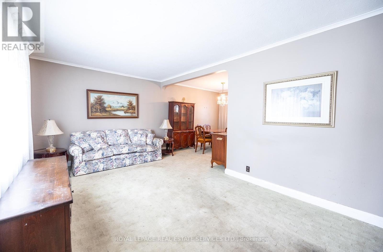 48 Minnewawa Road, Mississauga, Ontario  L5G 1C5 - Photo 3 - W12438691