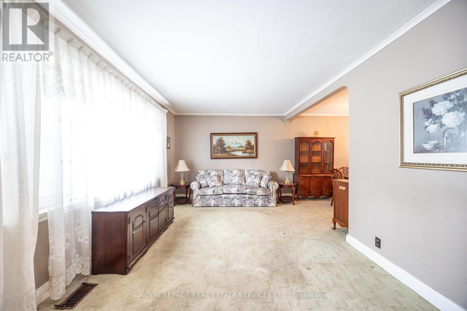 48 Minnewawa Road, Mississauga, Ontario  L5G 1C5 - Photo 4 - W12438691