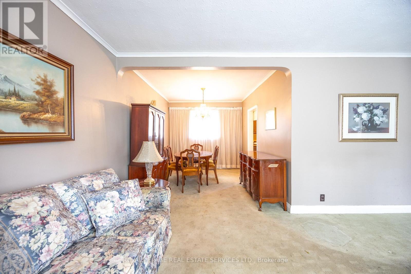 48 Minnewawa Road, Mississauga, Ontario  L5G 1C5 - Photo 5 - W12438691