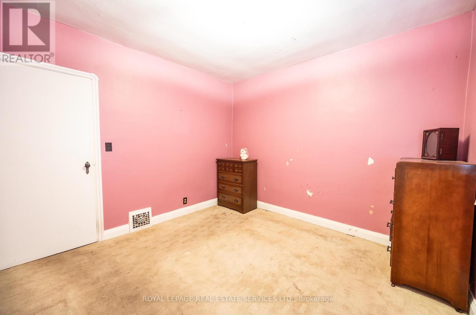 48 Minnewawa Road, Mississauga, Ontario  L5G 1C5 - Photo 7 - W12438691