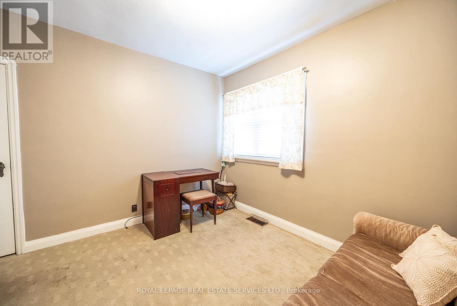 48 Minnewawa Road, Mississauga, Ontario  L5G 1C5 - Photo 8 - W12438691