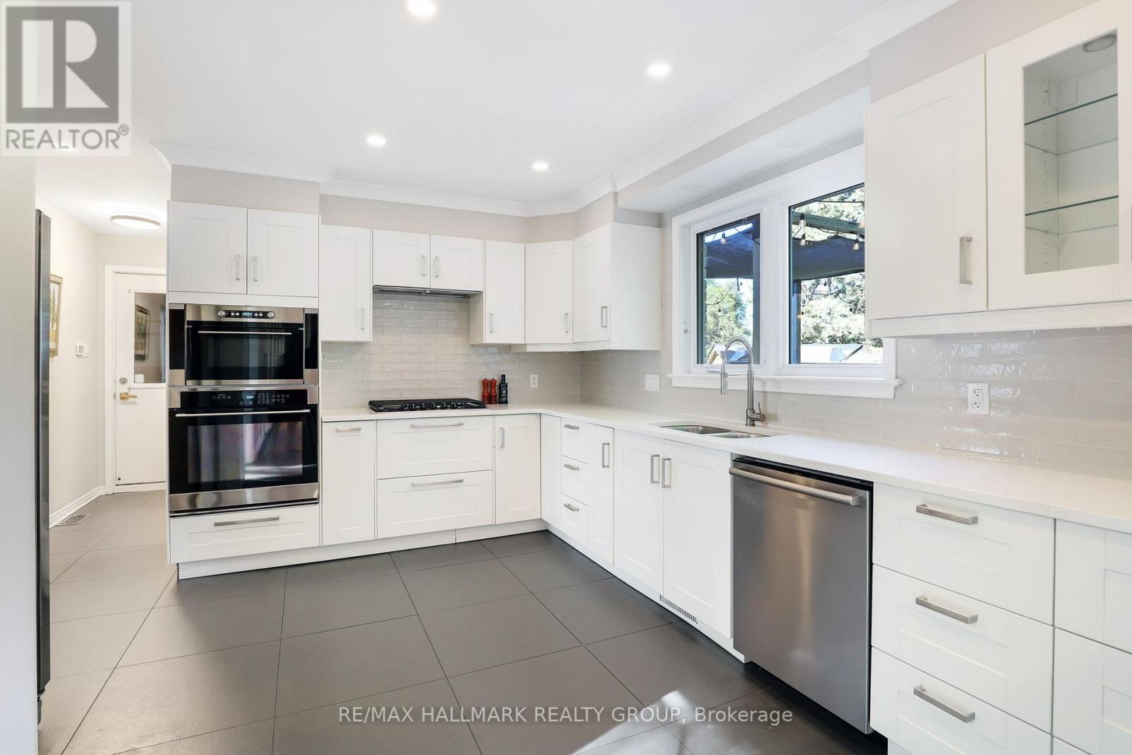 3062 Upper Otterson Place, Ottawa, Ontario  K1V 7B6 - Photo 9 - X12438725