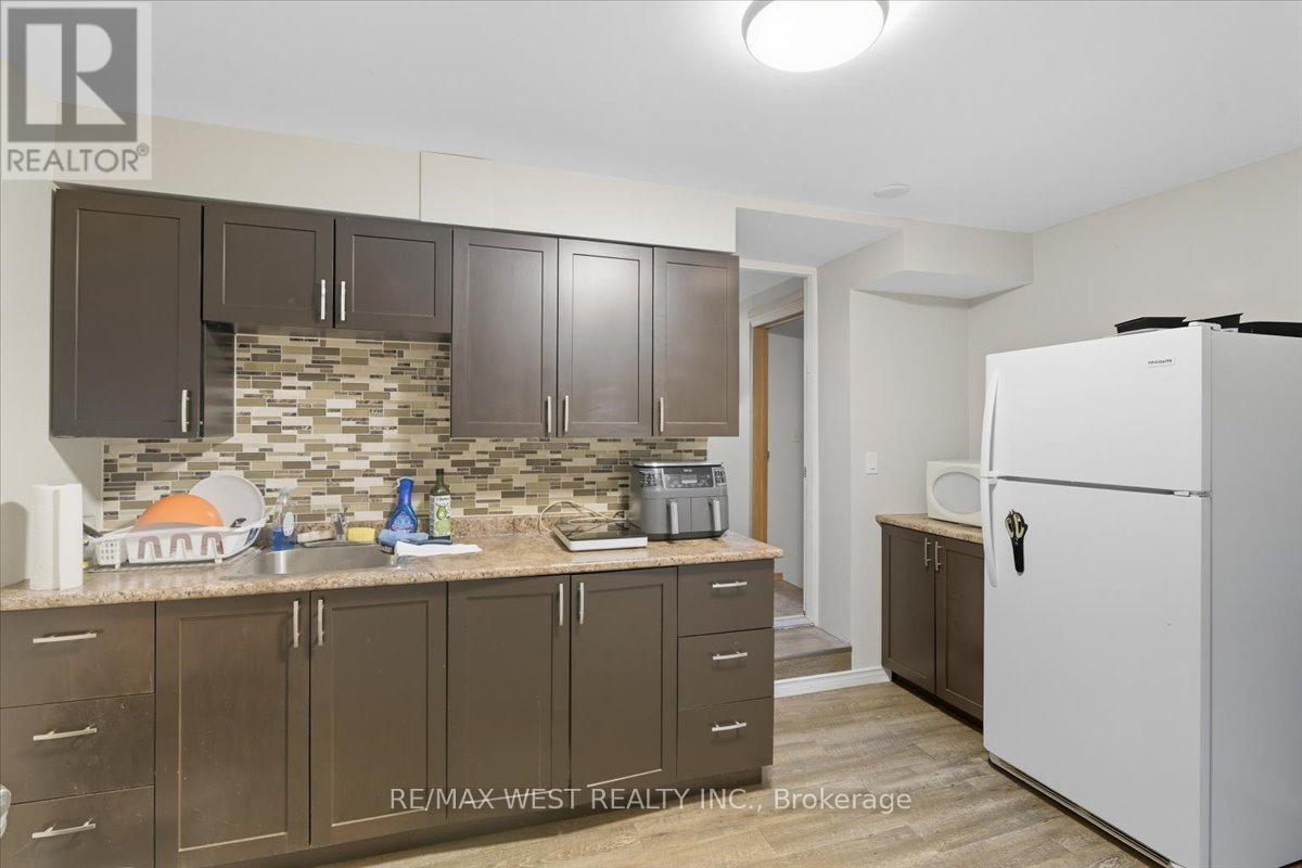 816 Brealey Drive, Peterborough, Ontario  K9K 2M8 - Photo 11 - X12438620