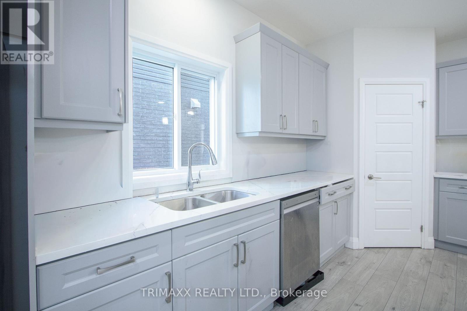 127 Marconi Court, London East, Ontario  N5V 0C9 - Photo 11 - X12438641