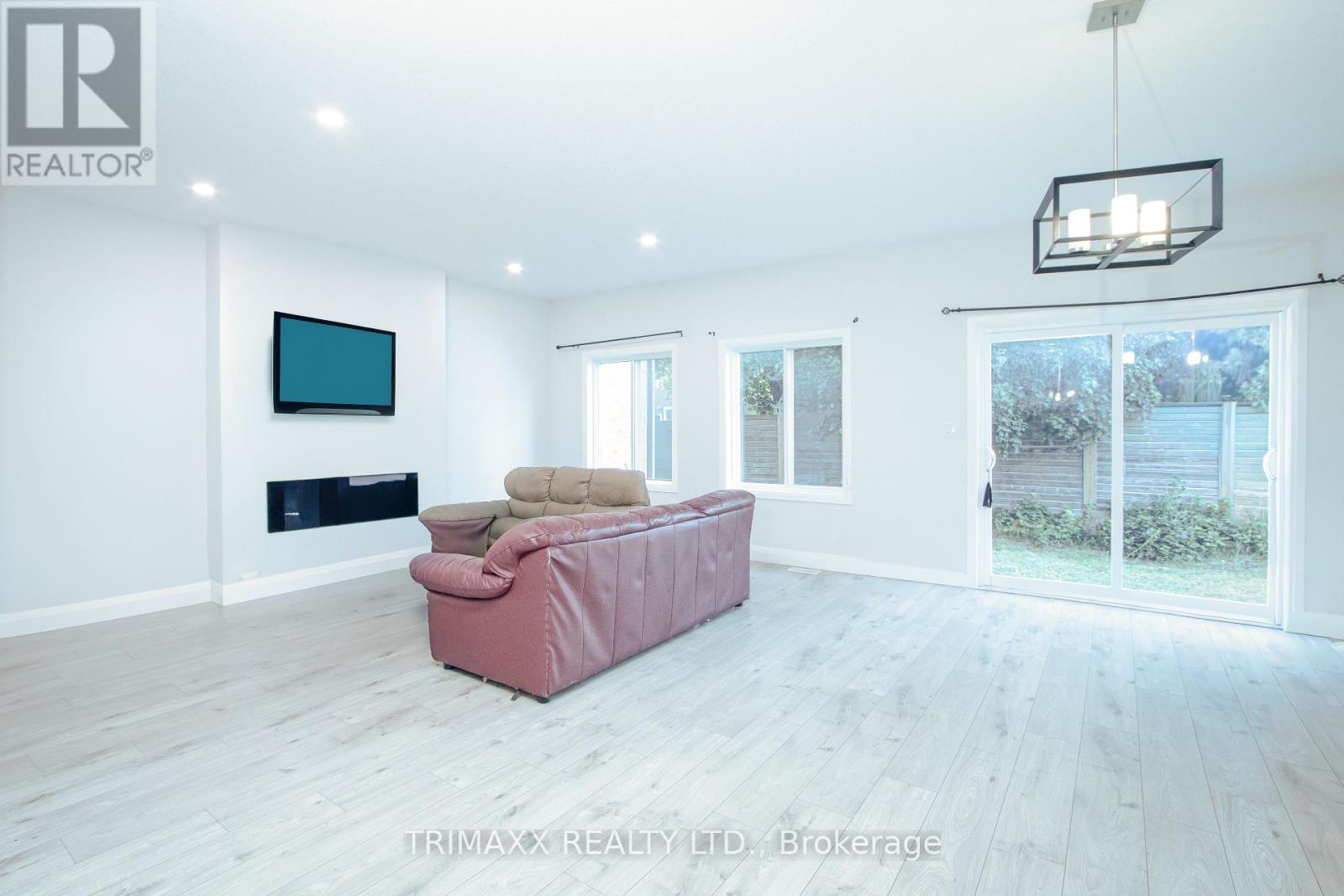127 Marconi Court, London East, Ontario  N5V 0C9 - Photo 13 - X12438641