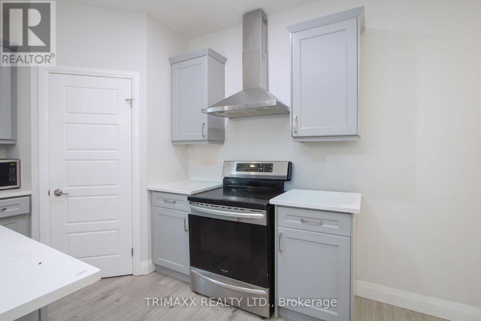 127 Marconi Court, London East, Ontario  N5V 0C9 - Photo 9 - X12438641