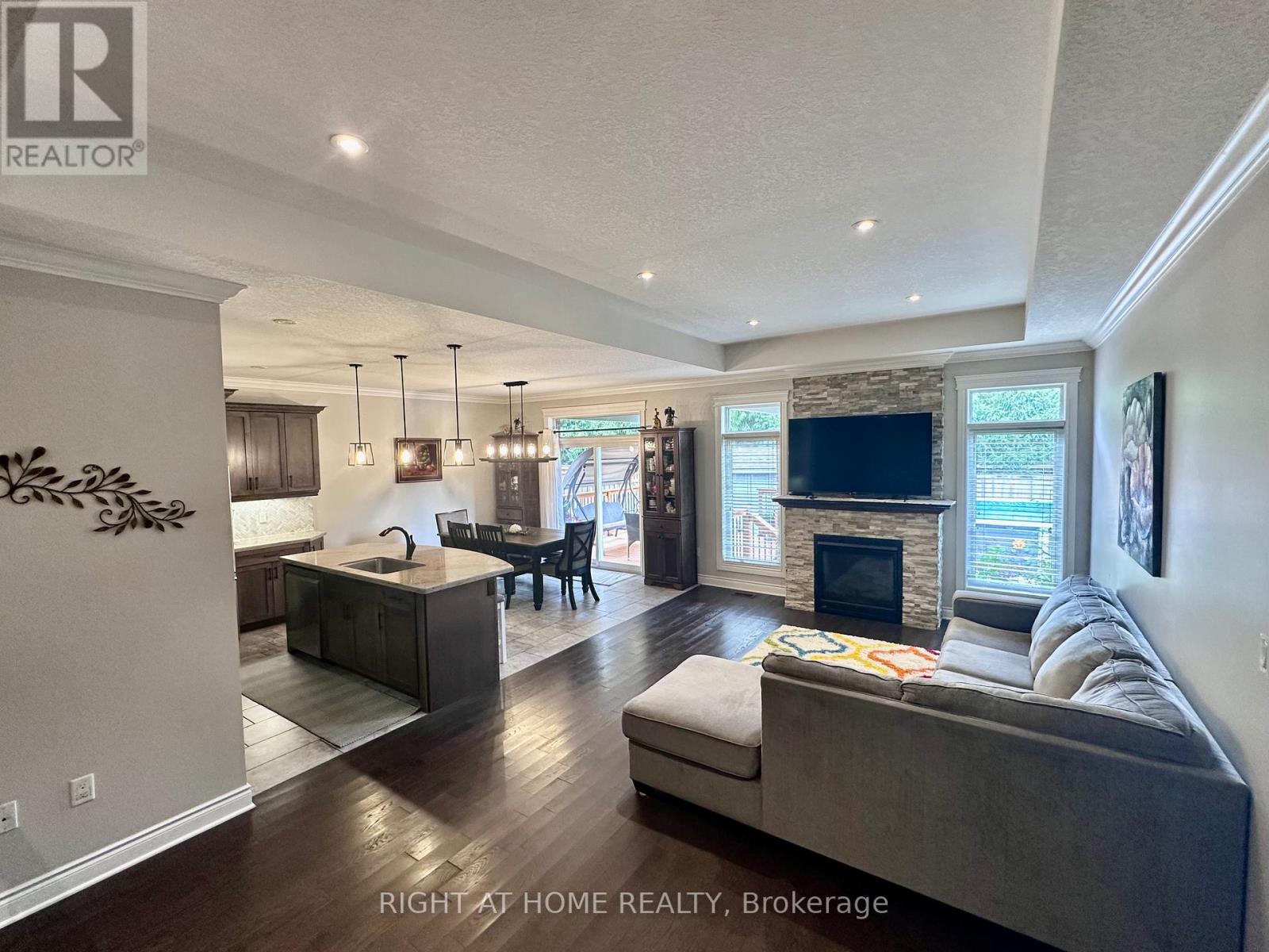 1 Drake Court, Strathroy-Caradoc (Sw), Ontario  N7G 0E1 - Photo 2 - X12438659