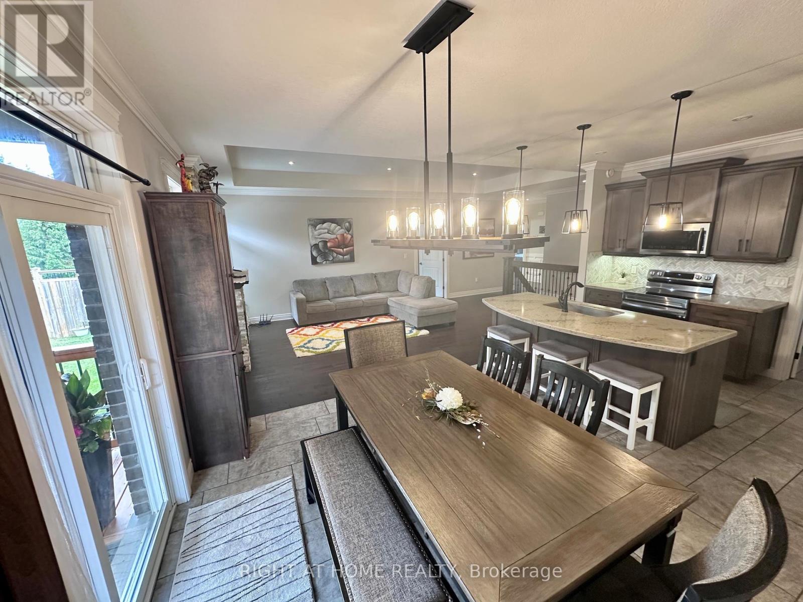 1 Drake Court, Strathroy-Caradoc (Sw), Ontario  N7G 0E1 - Photo 3 - X12438659