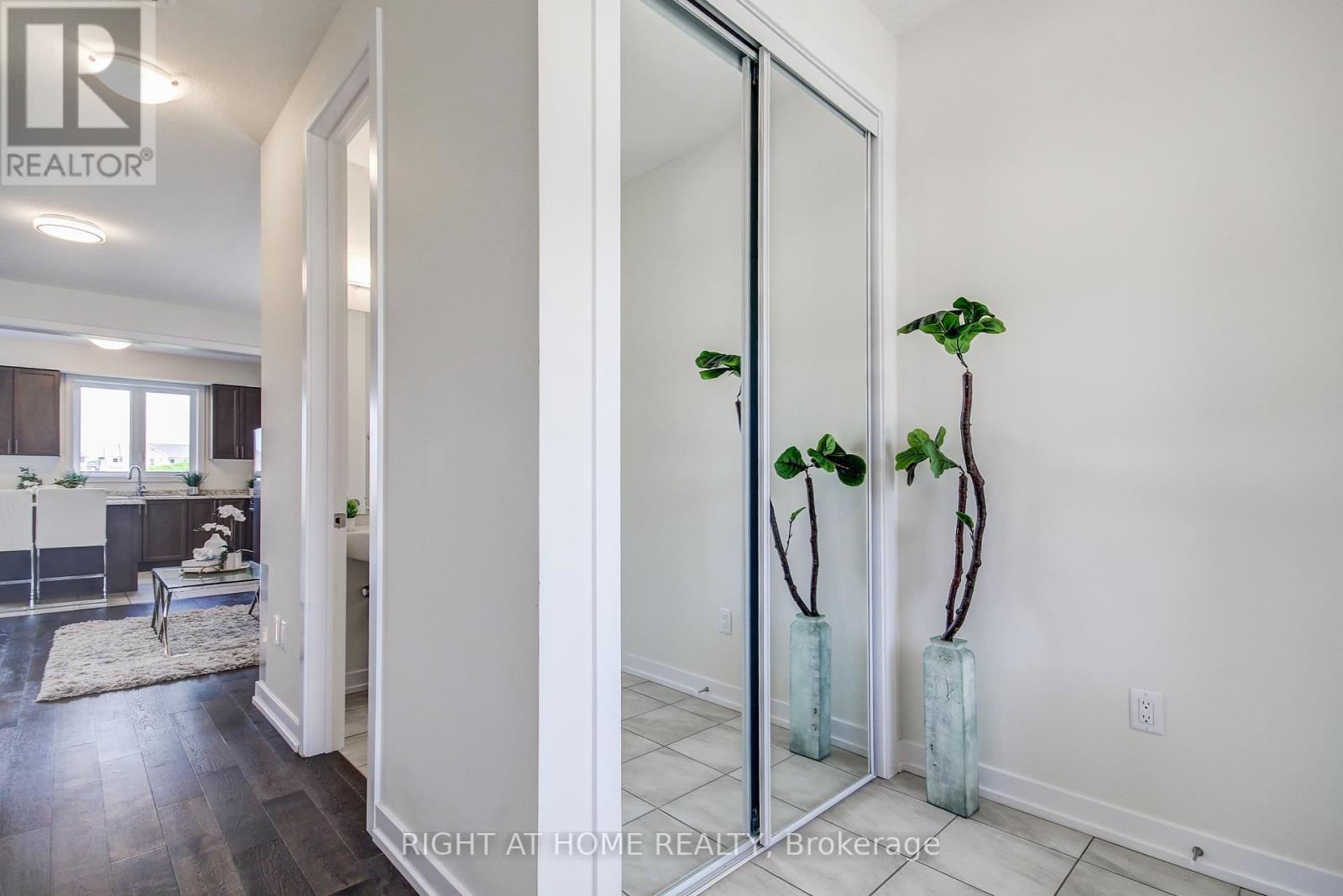204 Wilmot Road, Brantford, Ontario  N3T 5L5 - Photo 4 - X12438667