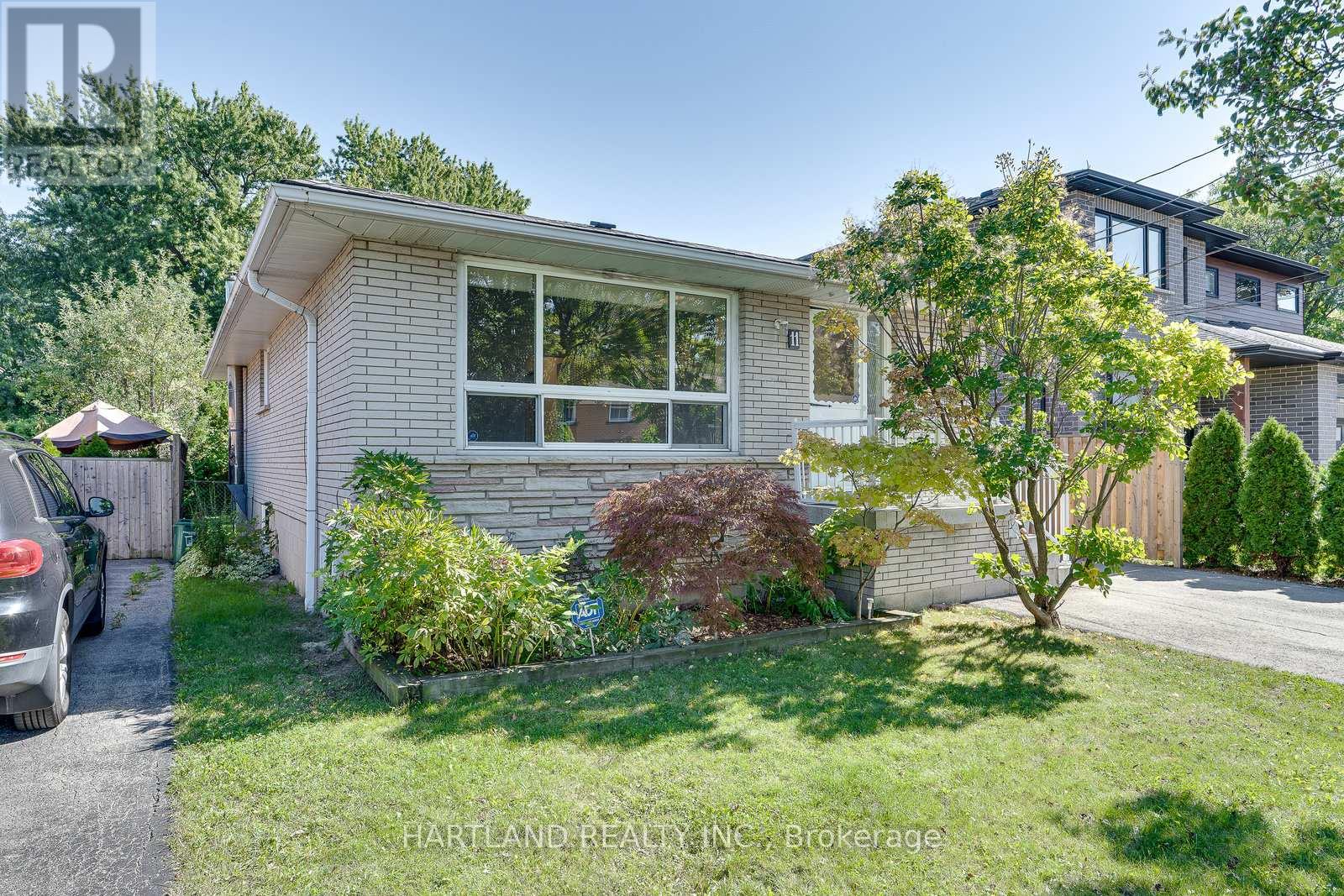 11 MAITLAND AVENUE, Hamilton, Ontario