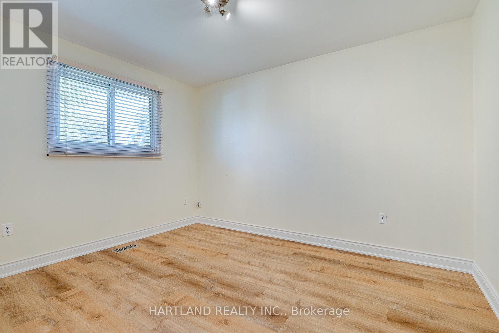 11 Maitland Avenue, Hamilton, Ontario  L9A 3J4 - Photo 10 - X12438686