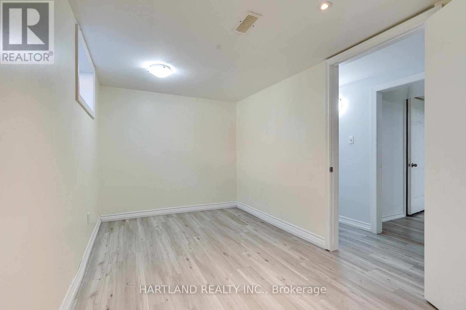 11 Maitland Avenue, Hamilton, Ontario  L9A 3J4 - Photo 15 - X12438686