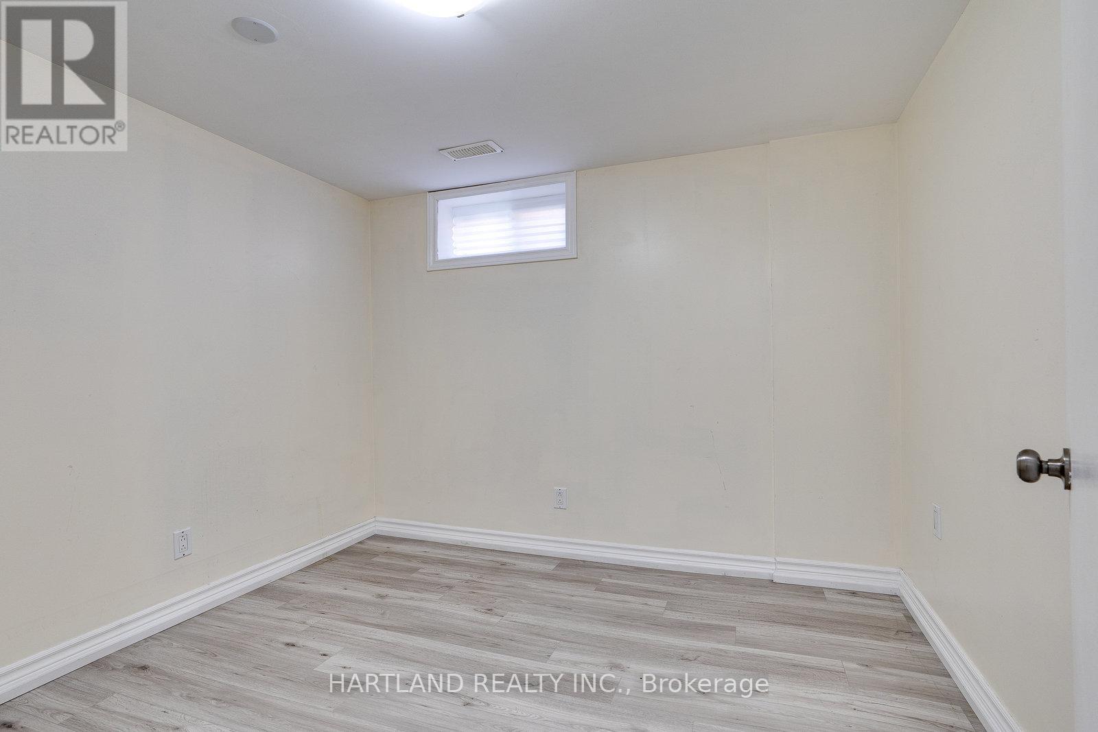 11 Maitland Avenue, Hamilton, Ontario  L9A 3J4 - Photo 17 - X12438686