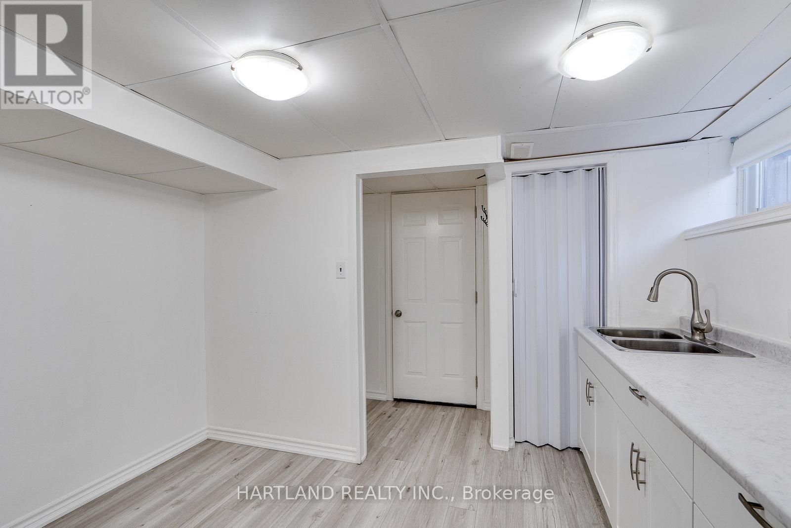 11 Maitland Avenue, Hamilton, Ontario  L9A 3J4 - Photo 20 - X12438686