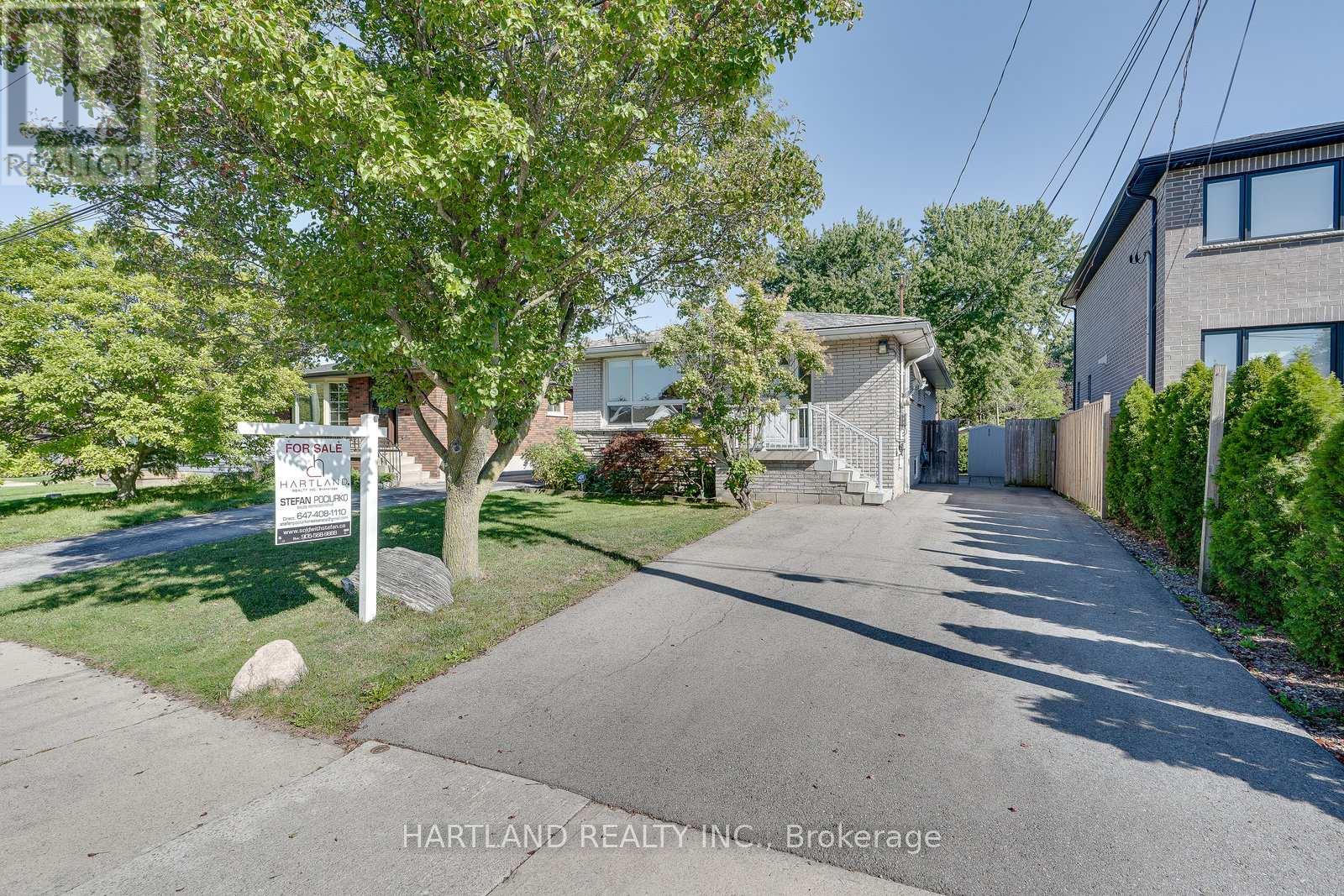 11 Maitland Avenue, Hamilton, Ontario  L9A 3J4 - Photo 3 - X12438686