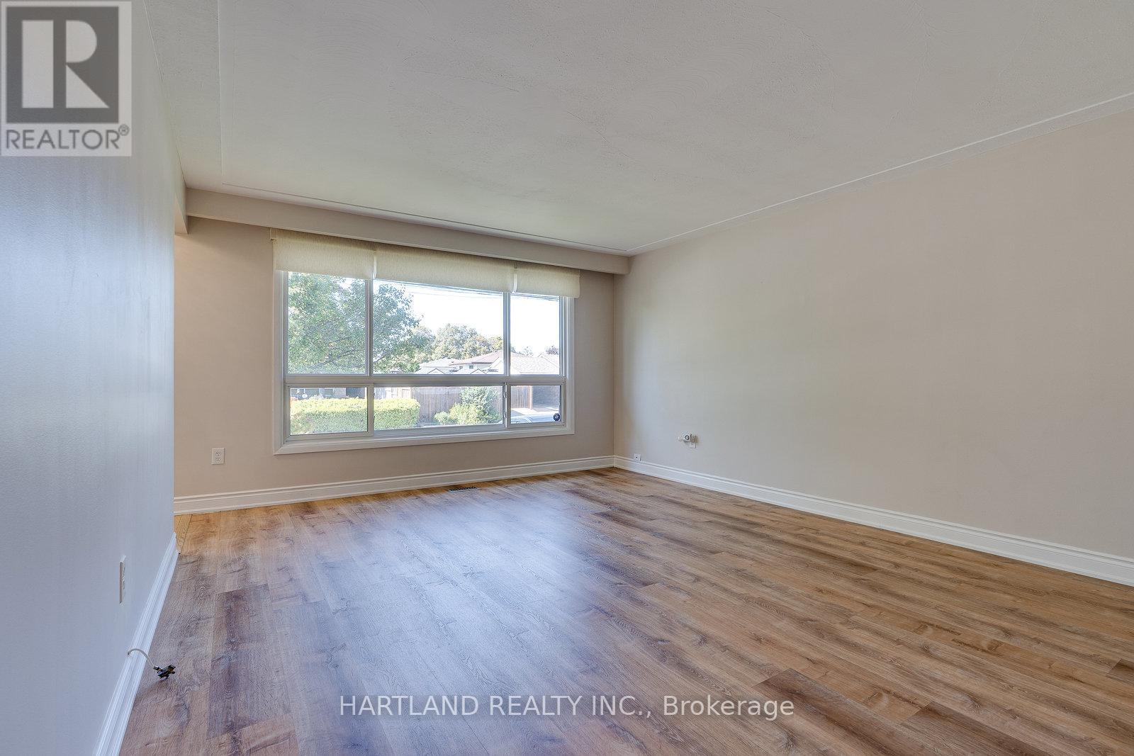 11 Maitland Avenue, Hamilton, Ontario  L9A 3J4 - Photo 4 - X12438686