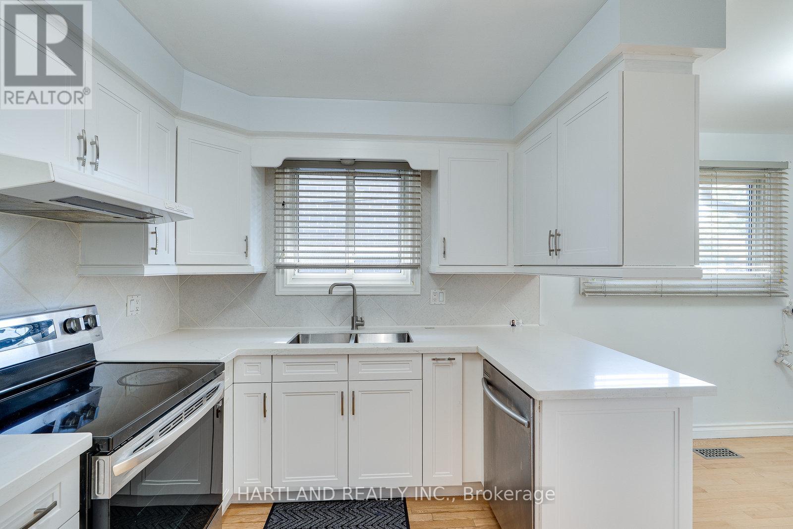 11 Maitland Avenue, Hamilton, Ontario  L9A 3J4 - Photo 6 - X12438686