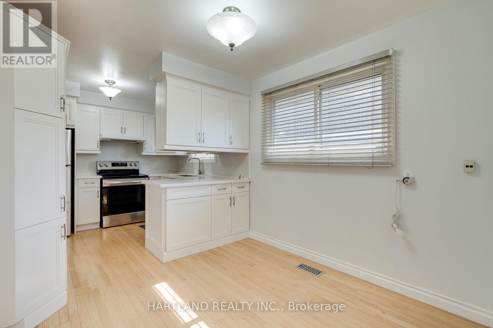 11 Maitland Avenue, Hamilton, Ontario  L9A 3J4 - Photo 7 - X12438686