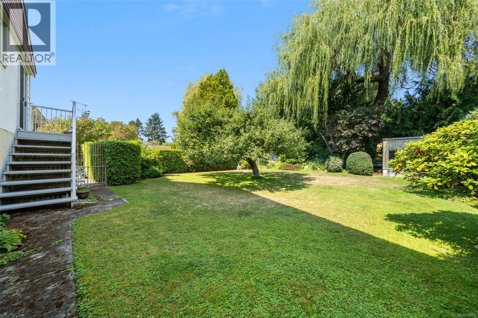 1924 Allenby St, Saanich, British Columbia  V8R 3B8 - Photo 28 - 1012806