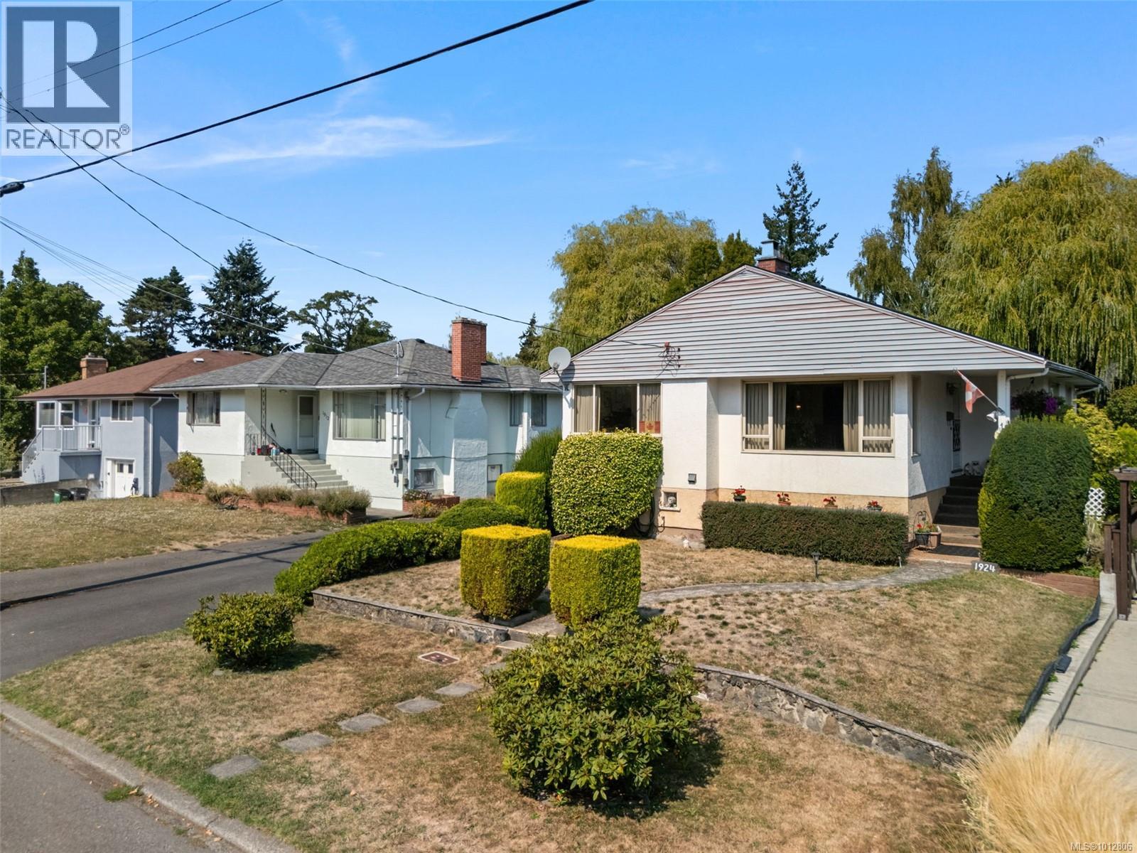 1924 Allenby St, Saanich, British Columbia  V8R 3B8 - Photo 35 - 1012806