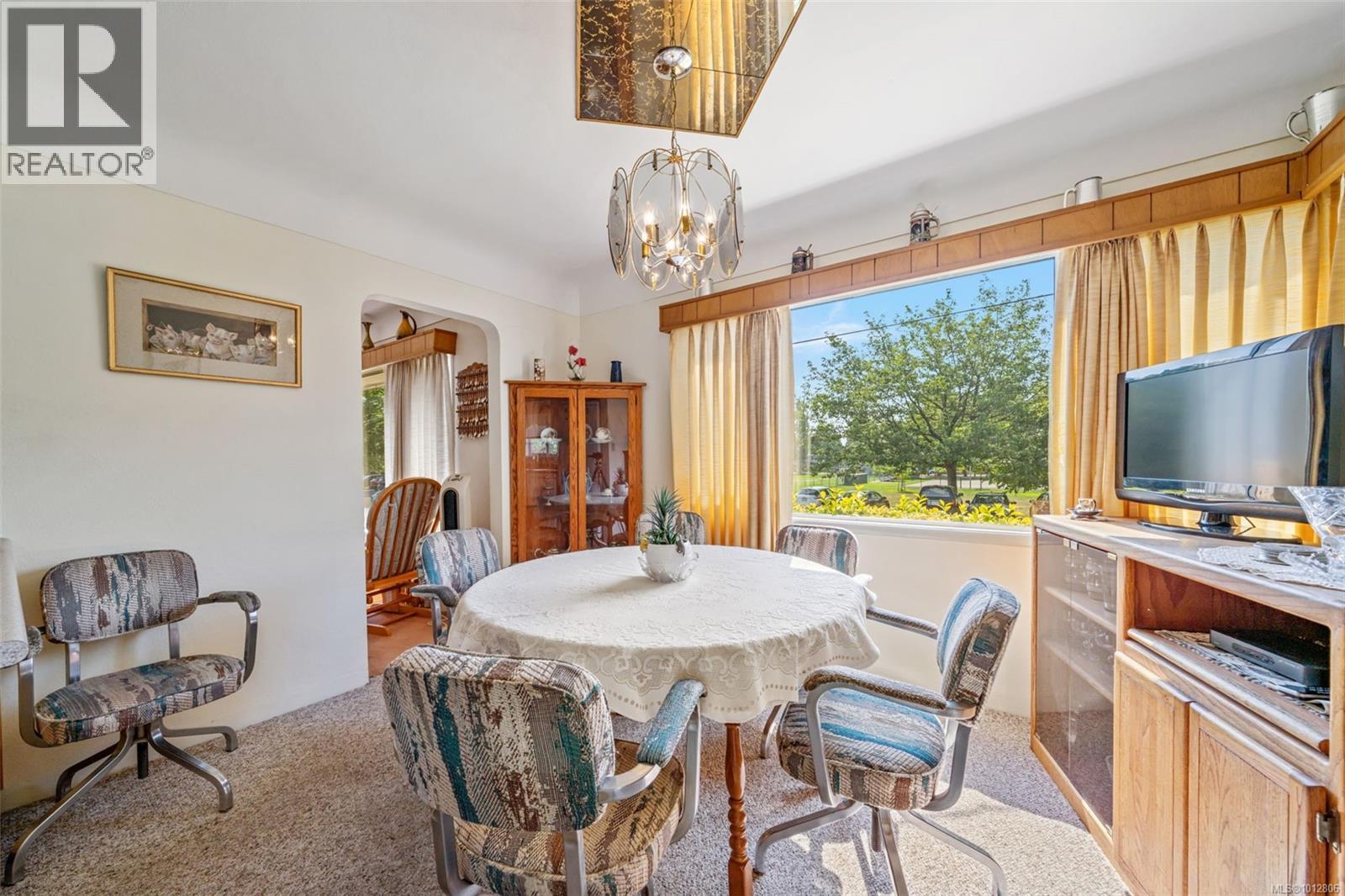 1924 Allenby St, Saanich, British Columbia  V8R 3B8 - Photo 6 - 1012806