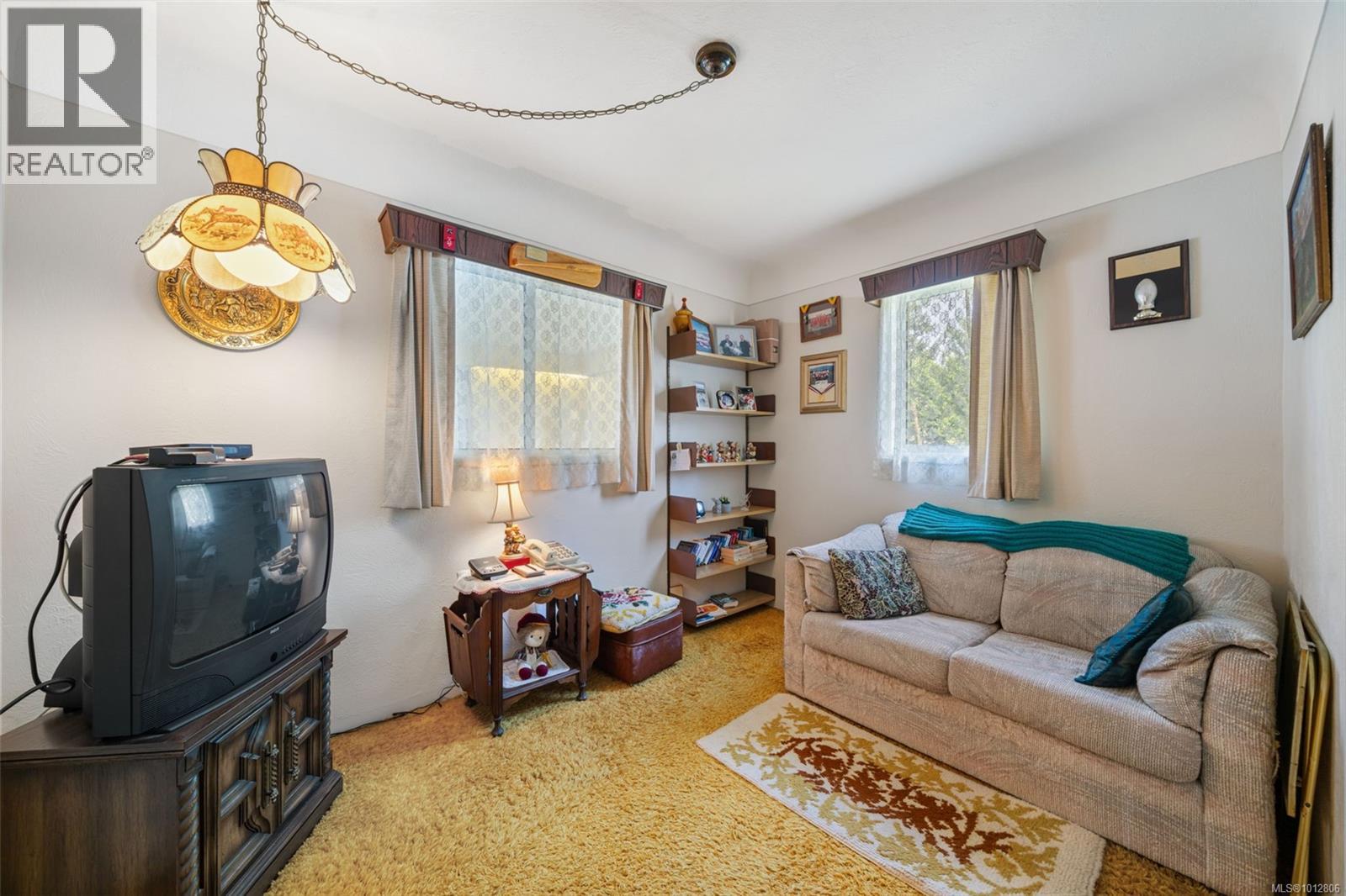 1924 Allenby St, Saanich, British Columbia  V8R 3B8 - Photo 14 - 1012806