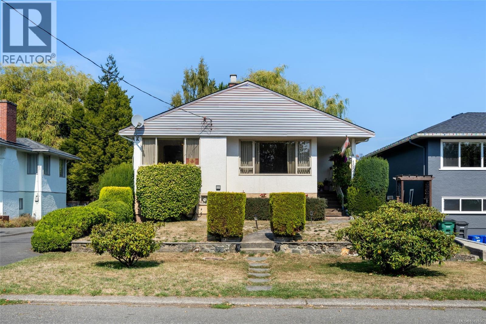 1924 Allenby St, Saanich, British Columbia