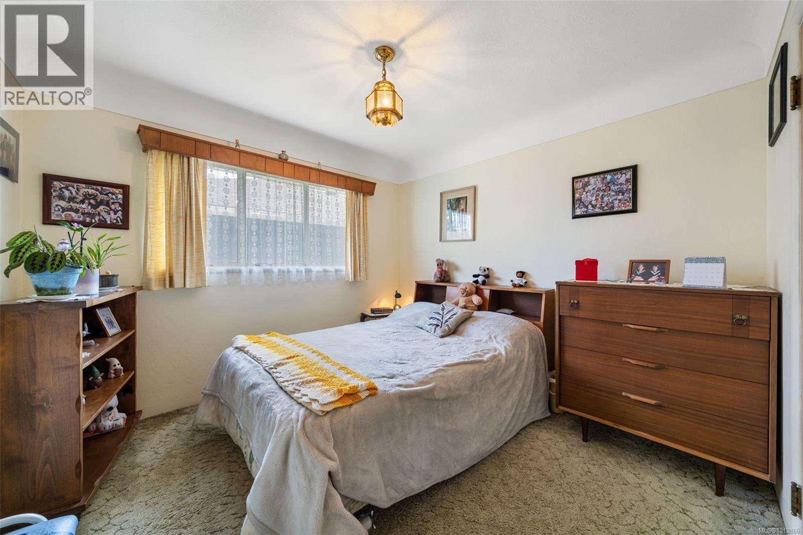 1924 Allenby St, Saanich, British Columbia  V8R 3B8 - Photo 13 - 1012806