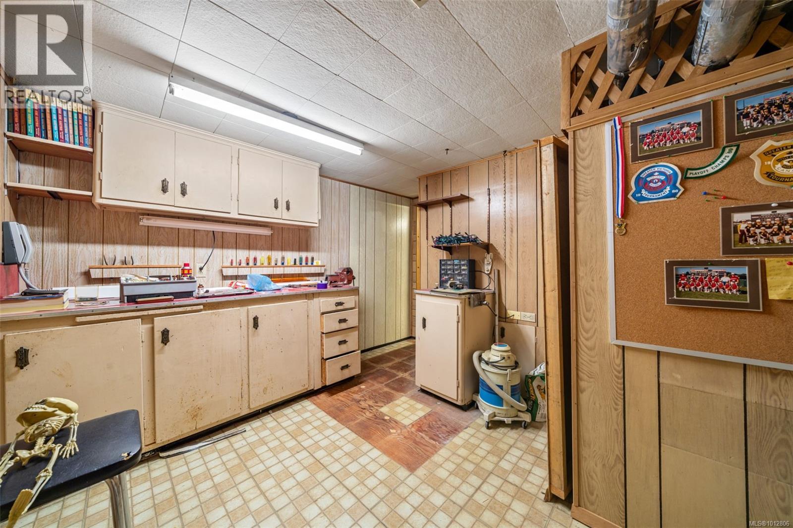 1924 Allenby St, Saanich, British Columbia  V8R 3B8 - Photo 26 - 1012806