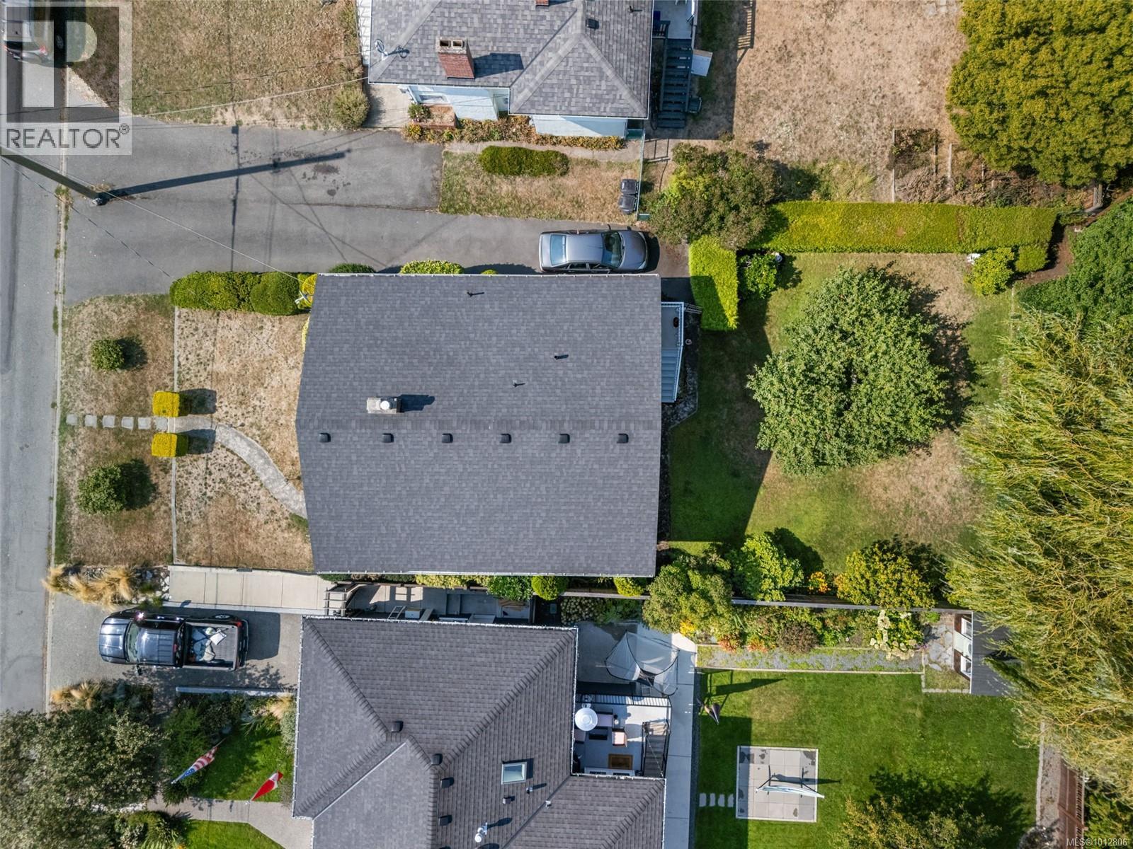 1924 Allenby St, Saanich, British Columbia  V8R 3B8 - Photo 33 - 1012806