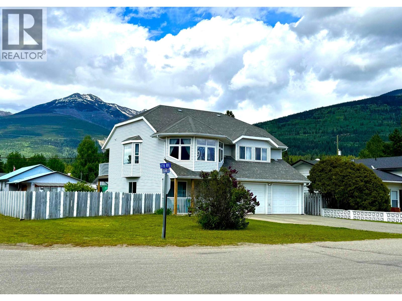 1290 8TH AVENUE, Valemount, British Columbia