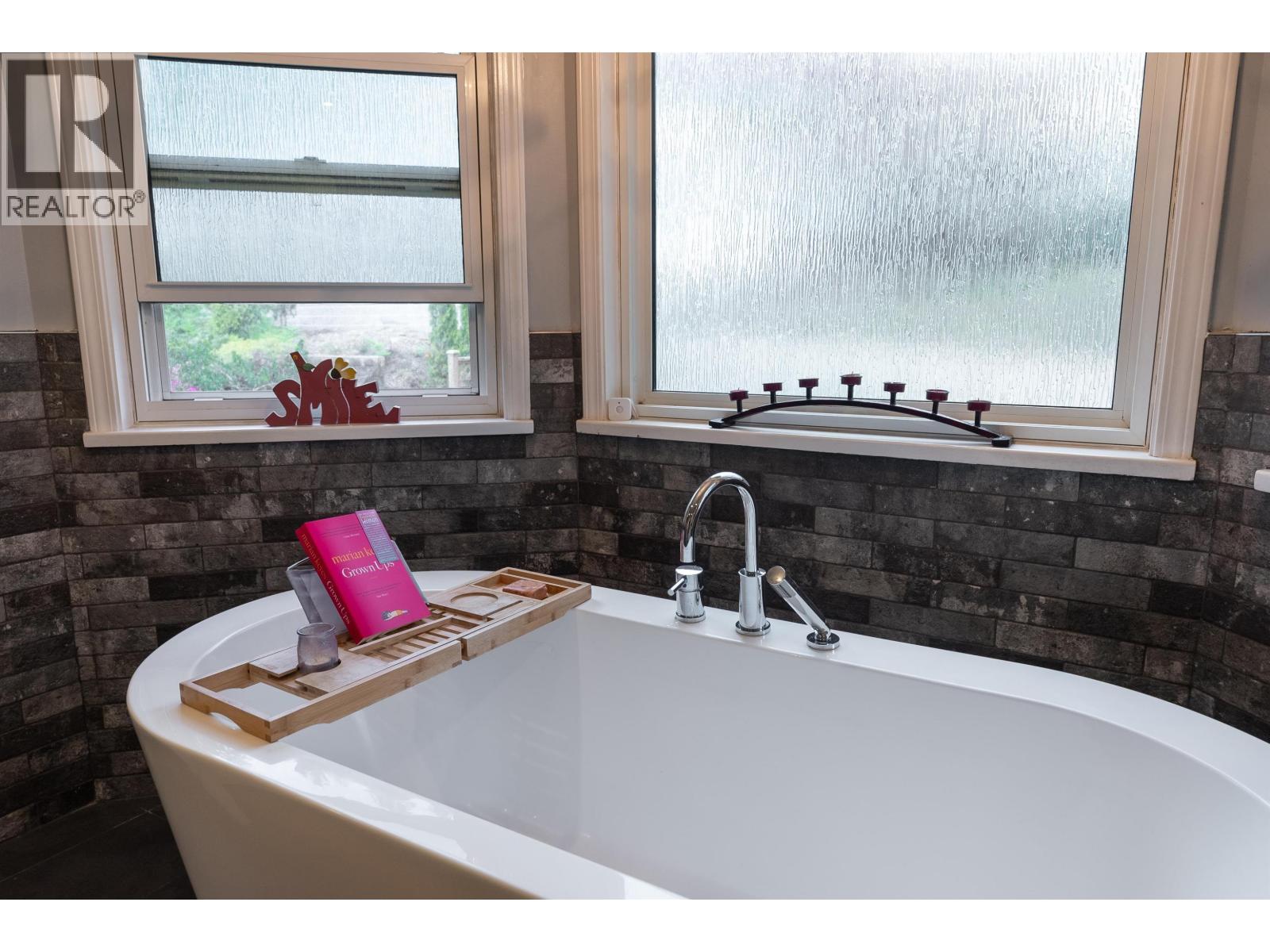 318 Roche Point Drive, North Vancouver, British Columbia  V7G 2M2 - Photo 26 - R3054212