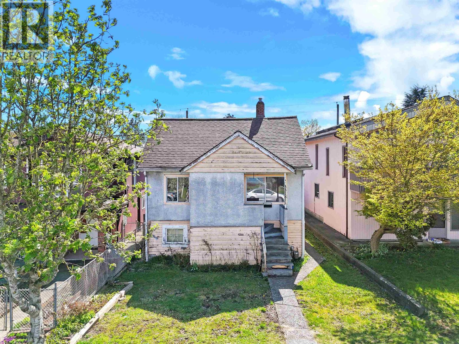 3318 William Street, Vancouver, British Columbia  V5K 2Z3 - Photo 1 - R3054235