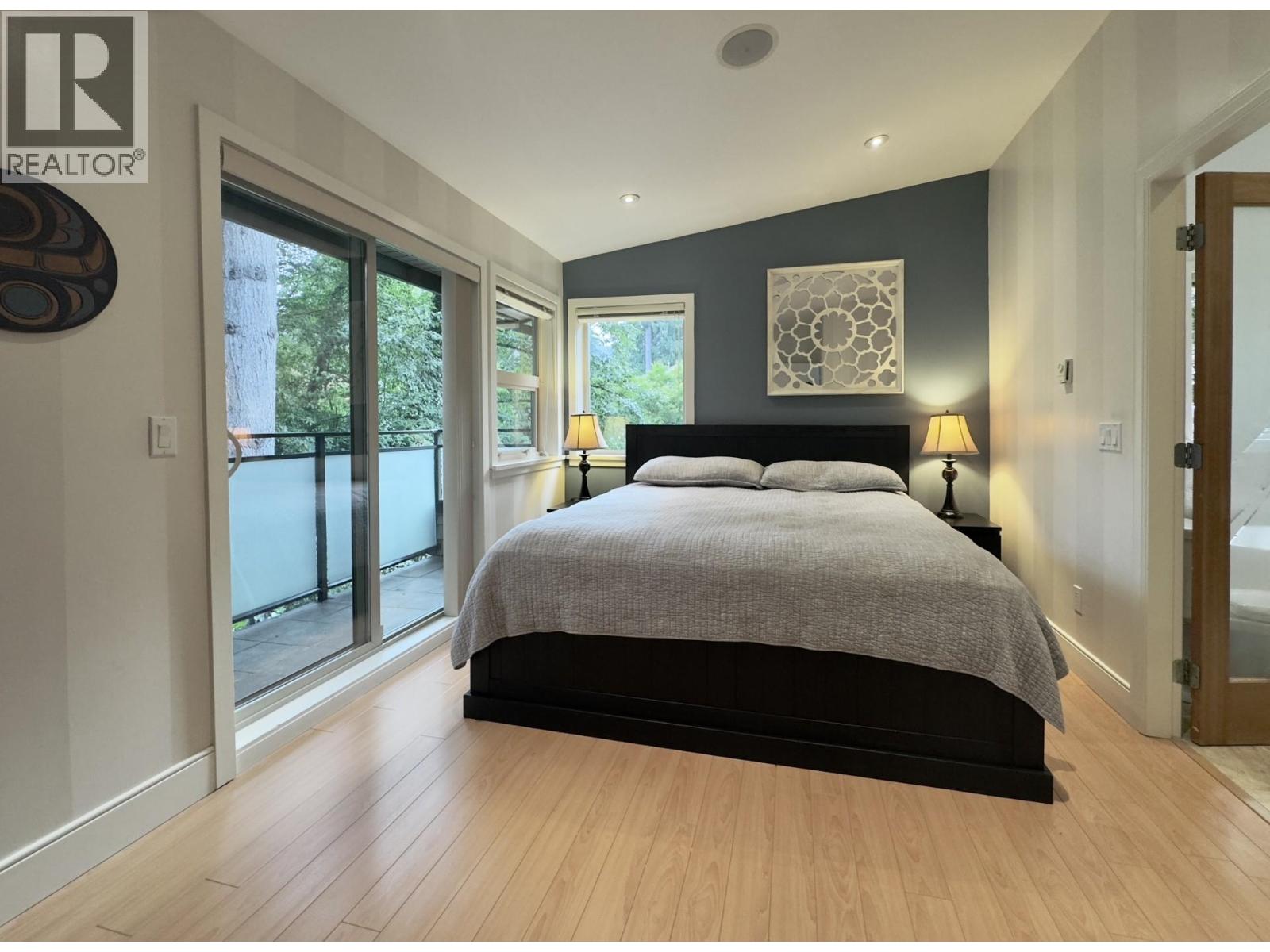 3681 Henderson Avenue, North Vancouver, British Columbia  V7J 3C8 - Photo 16 - R3054242