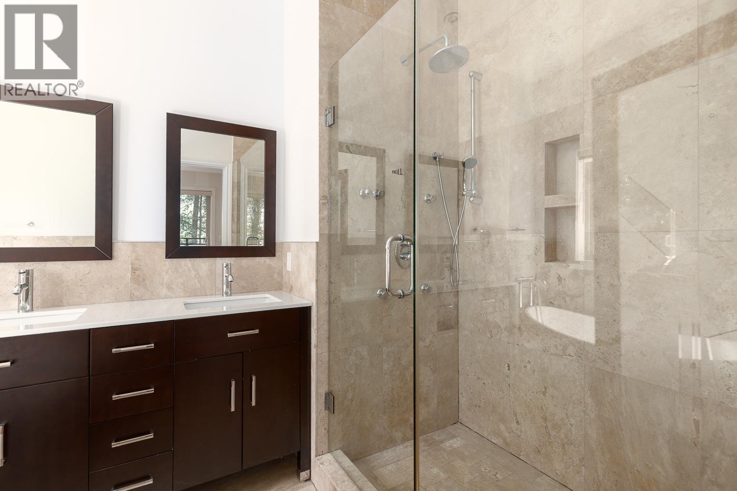 3681 Henderson Avenue, North Vancouver, British Columbia  V7J 3C8 - Photo 19 - R3054242