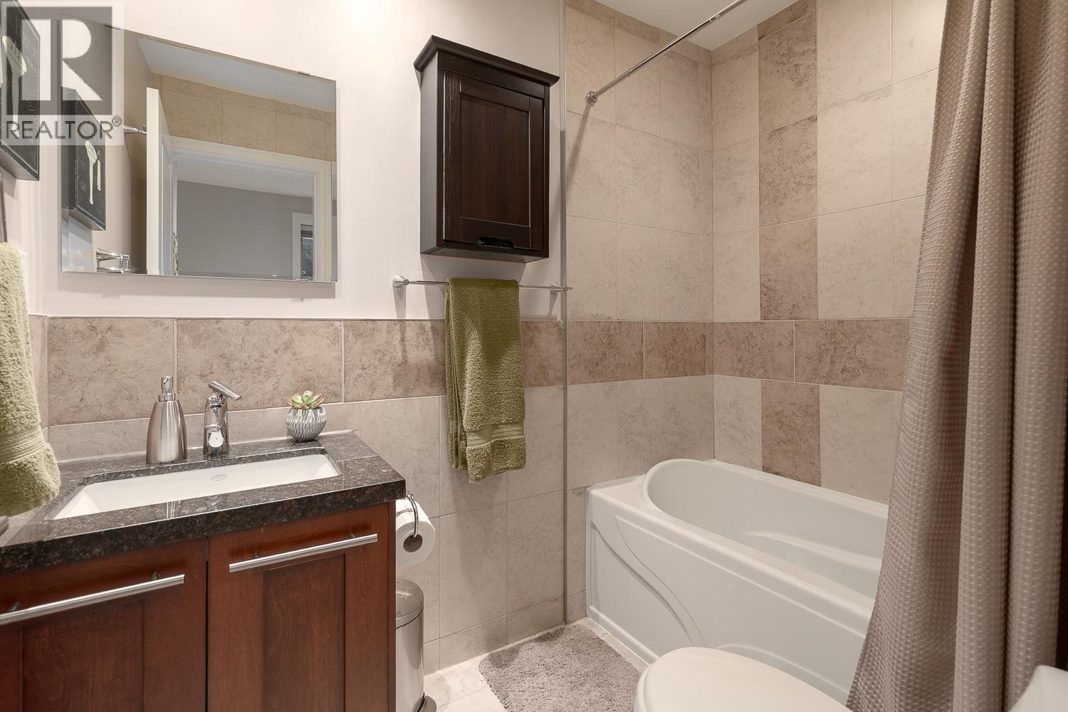 3681 Henderson Avenue, North Vancouver, British Columbia  V7J 3C8 - Photo 37 - R3054242