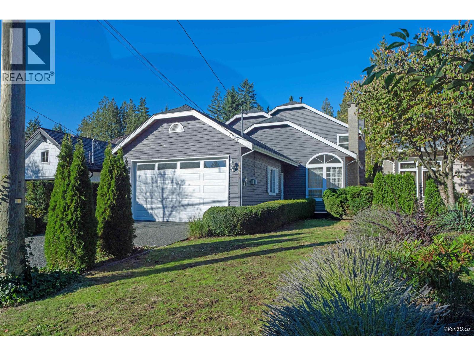1072 CLEMENTS AVENUE, North Vancouver, British Columbia