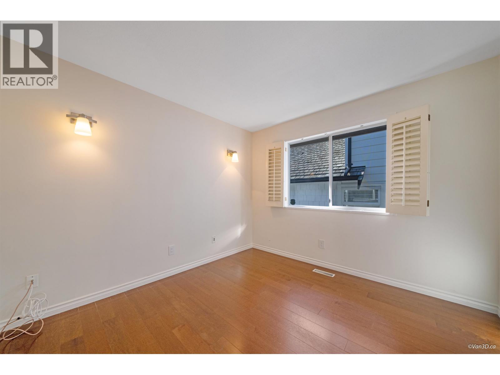 1072 Clements Avenue, North Vancouver, British Columbia  V7R 2L4 - Photo 12 - R3054243