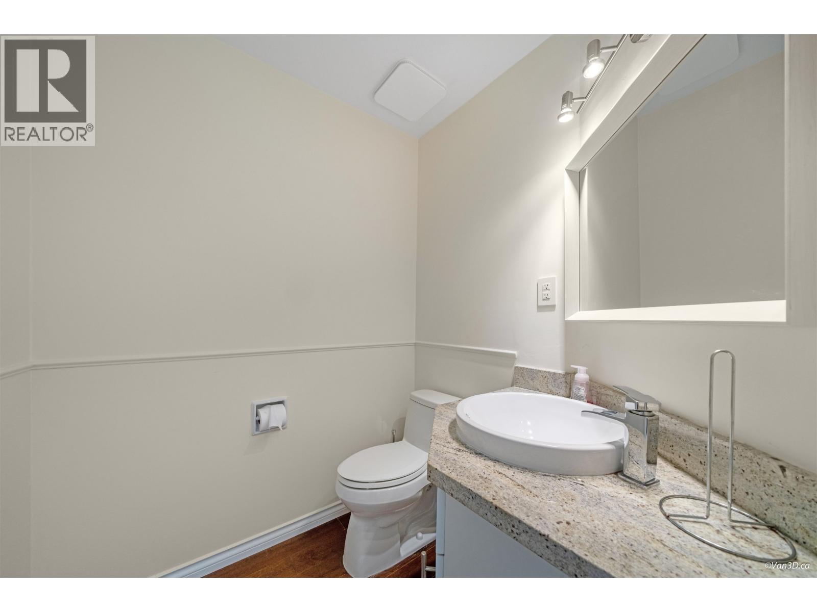 1072 Clements Avenue, North Vancouver, British Columbia  V7R 2L4 - Photo 13 - R3054243