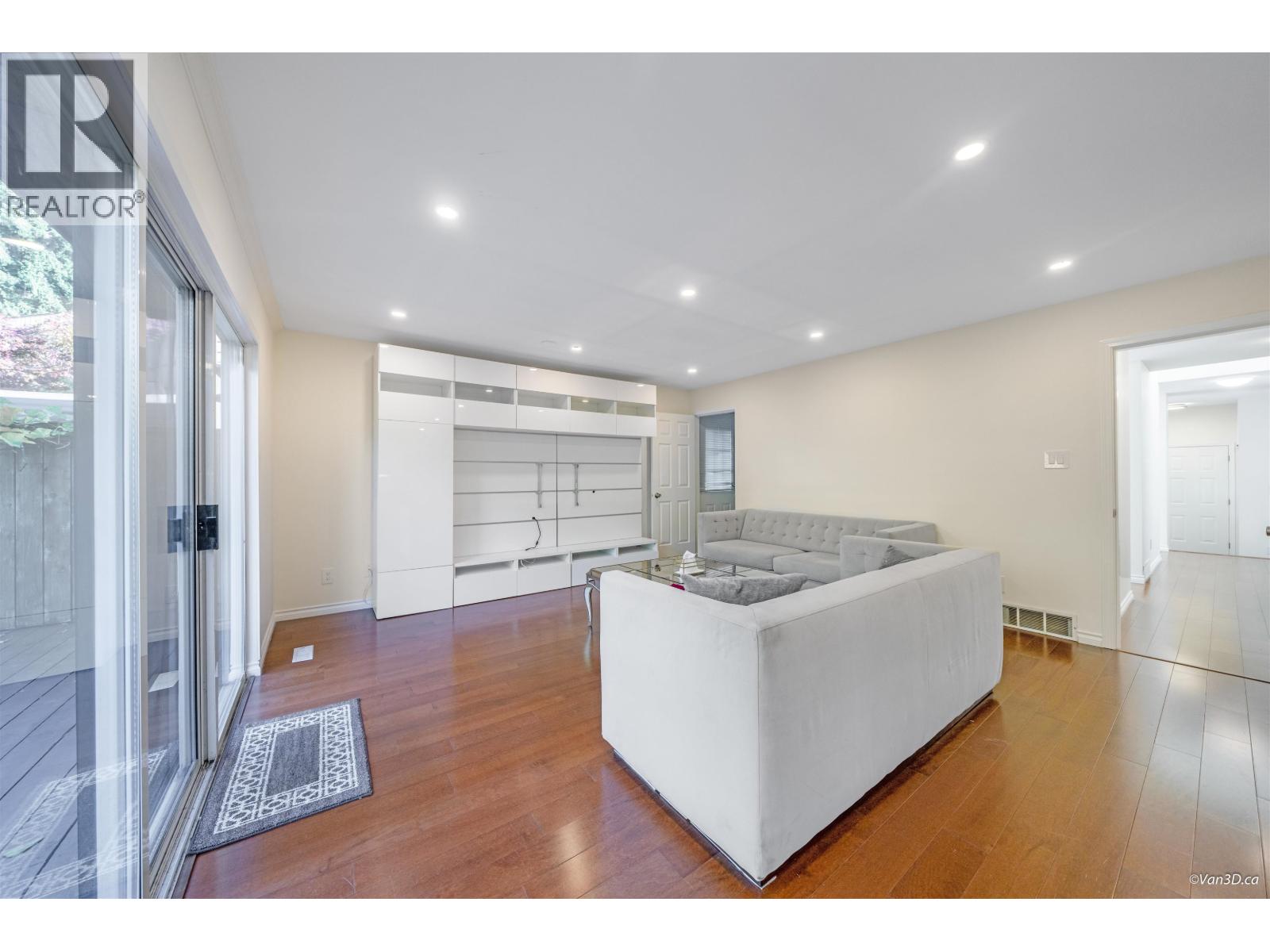 1072 Clements Avenue, North Vancouver, British Columbia  V7R 2L4 - Photo 6 - R3054243