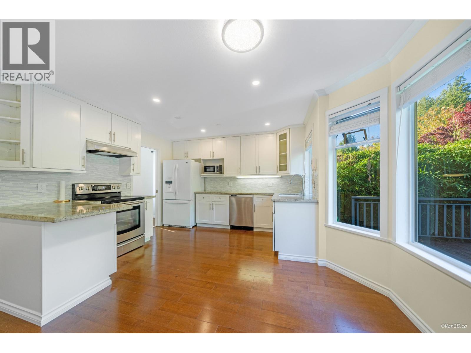 1072 Clements Avenue, North Vancouver, British Columbia  V7R 2L4 - Photo 7 - R3054243