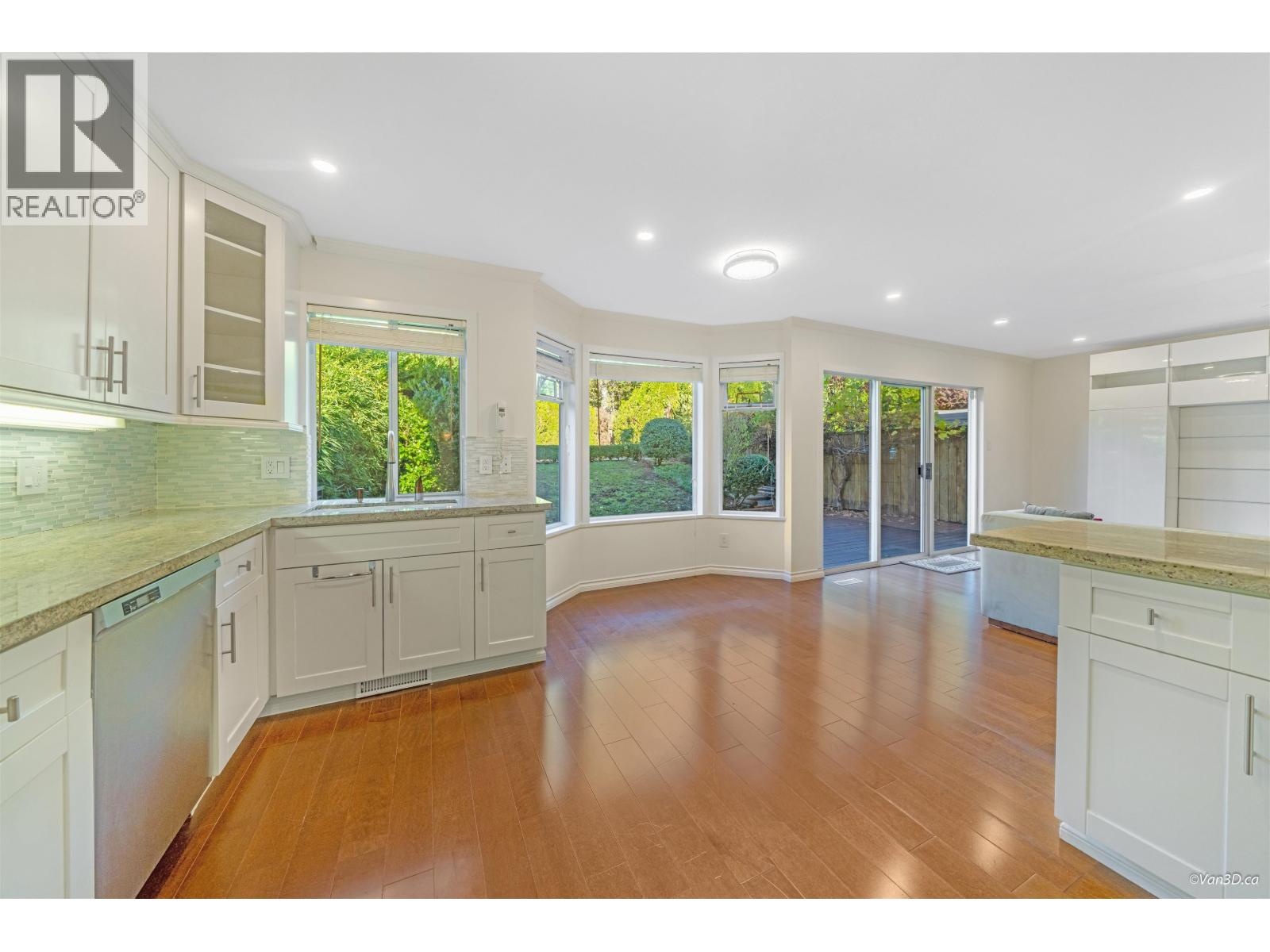 1072 Clements Avenue, North Vancouver, British Columbia  V7R 2L4 - Photo 8 - R3054243