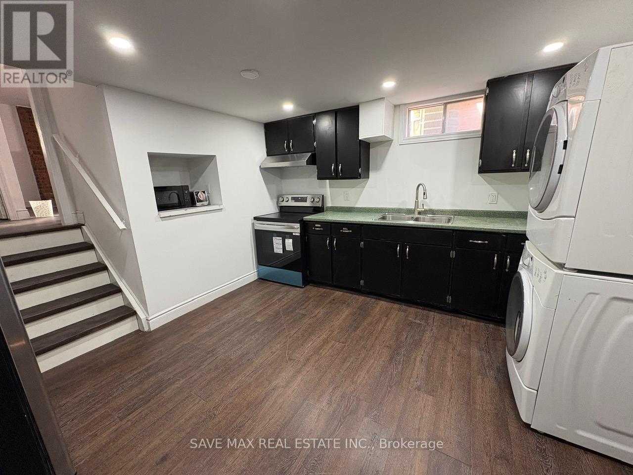 297 Magnolia Drive, Hamilton, Ontario  L9C 6R2 - Photo 13 - X12435895