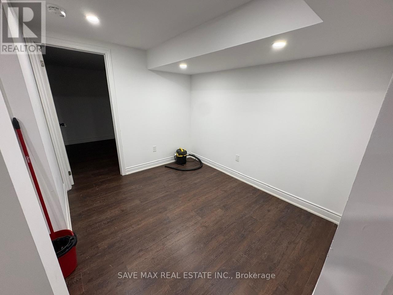 297 Magnolia Drive, Hamilton, Ontario  L9C 6R2 - Photo 15 - X12435895