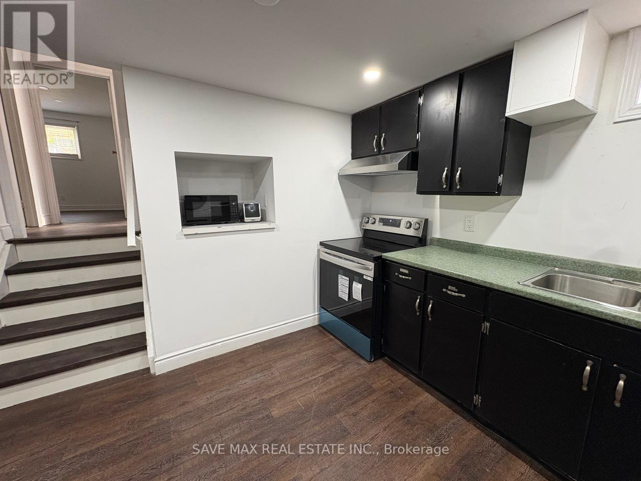 297 Magnolia Drive, Hamilton, Ontario  L9C 6R2 - Photo 17 - X12435895