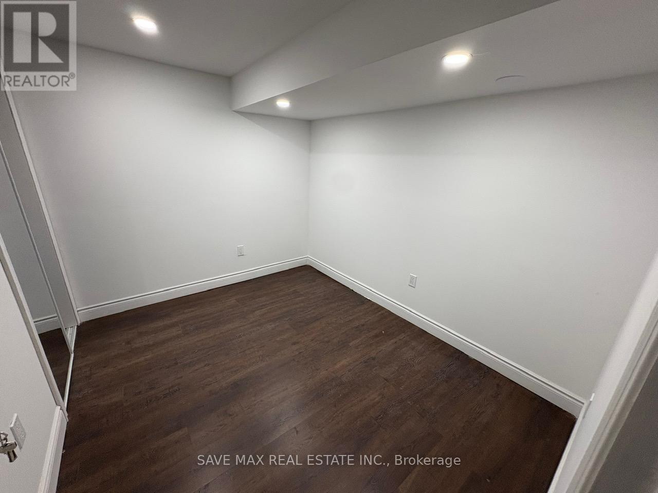 297 Magnolia Drive, Hamilton, Ontario  L9C 6R2 - Photo 16 - X12435895