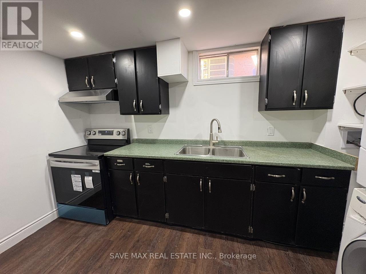 297 Magnolia Drive, Hamilton, Ontario  L9C 6R2 - Photo 4 - X12435895