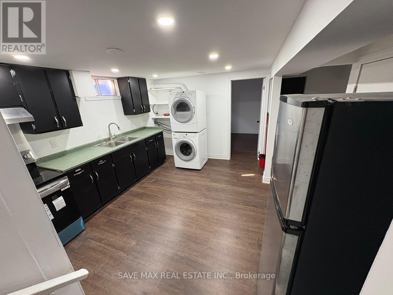 297 Magnolia Drive, Hamilton, Ontario  L9C 6R2 - Photo 12 - X12435895