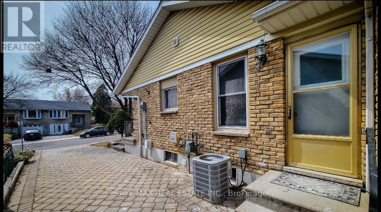 297 Magnolia Drive, Hamilton, Ontario  L9C 6R2 - Photo 3 - X12435895