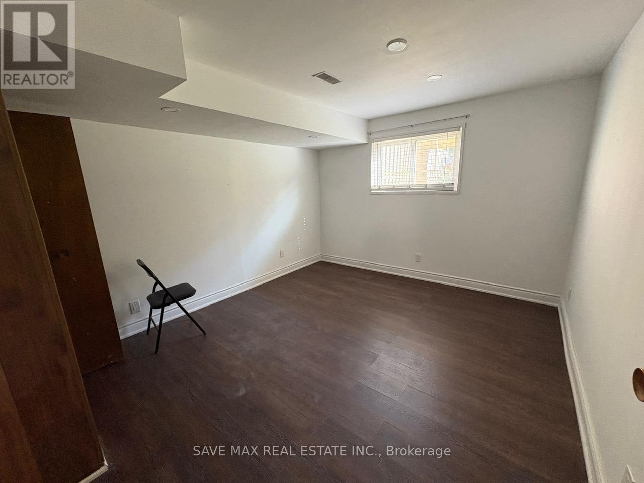 297 Magnolia Drive, Hamilton, Ontario  L9C 6R2 - Photo 7 - X12435895